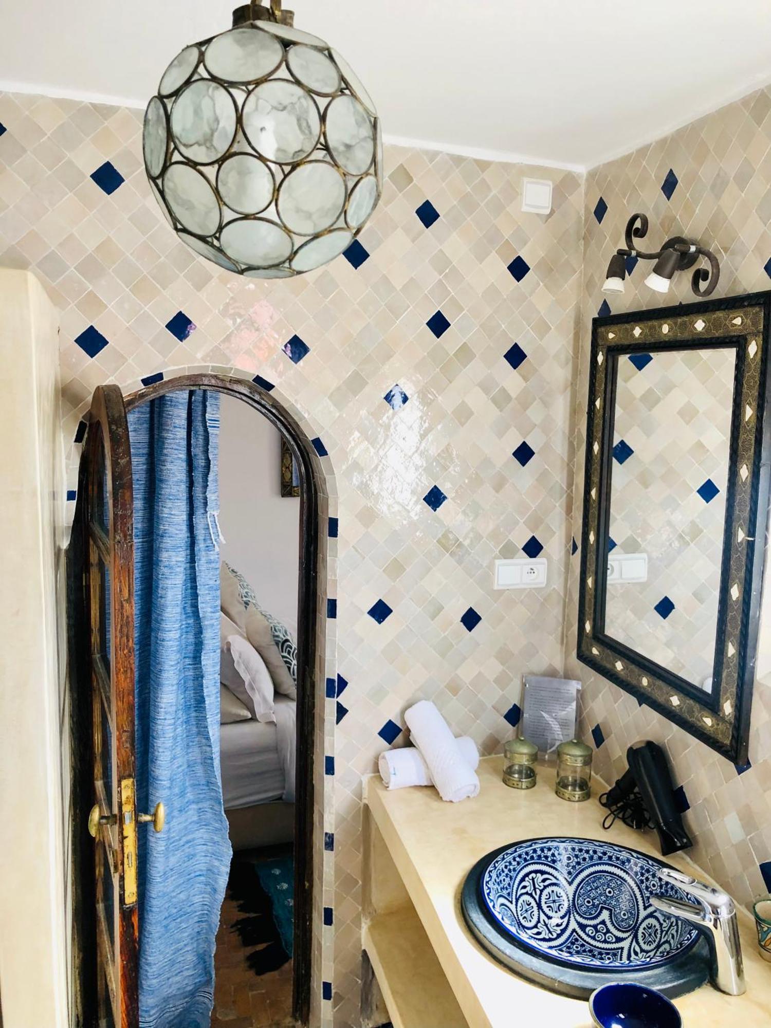 Riad Oasis D'아실라 외부 사진