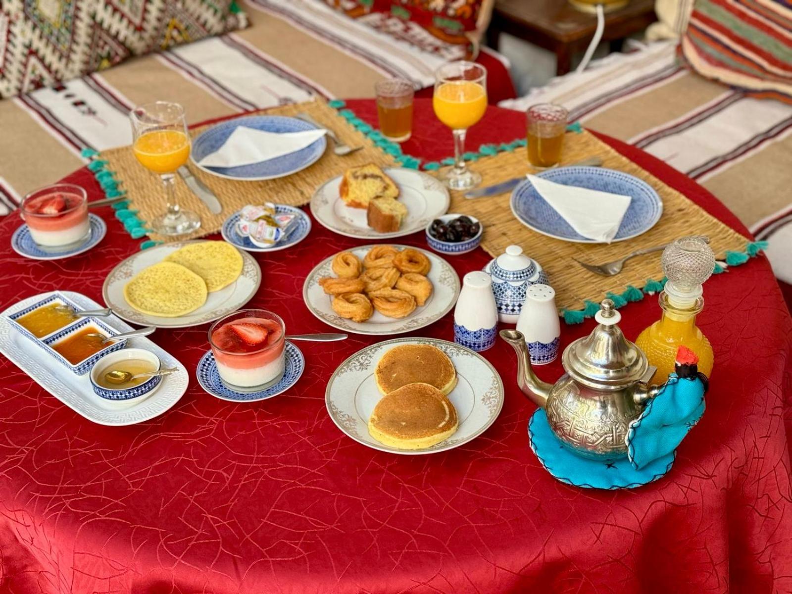 Riad Oasis D'아실라 외부 사진